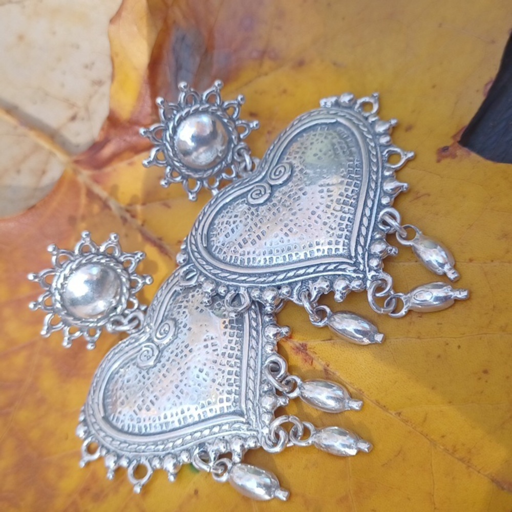 COPY - Novica Heart dangle earrings.